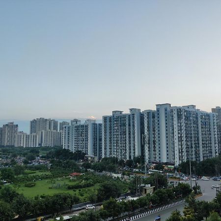 The Forest Stays-Luxury Studio Apartment In Noida Extérieur photo