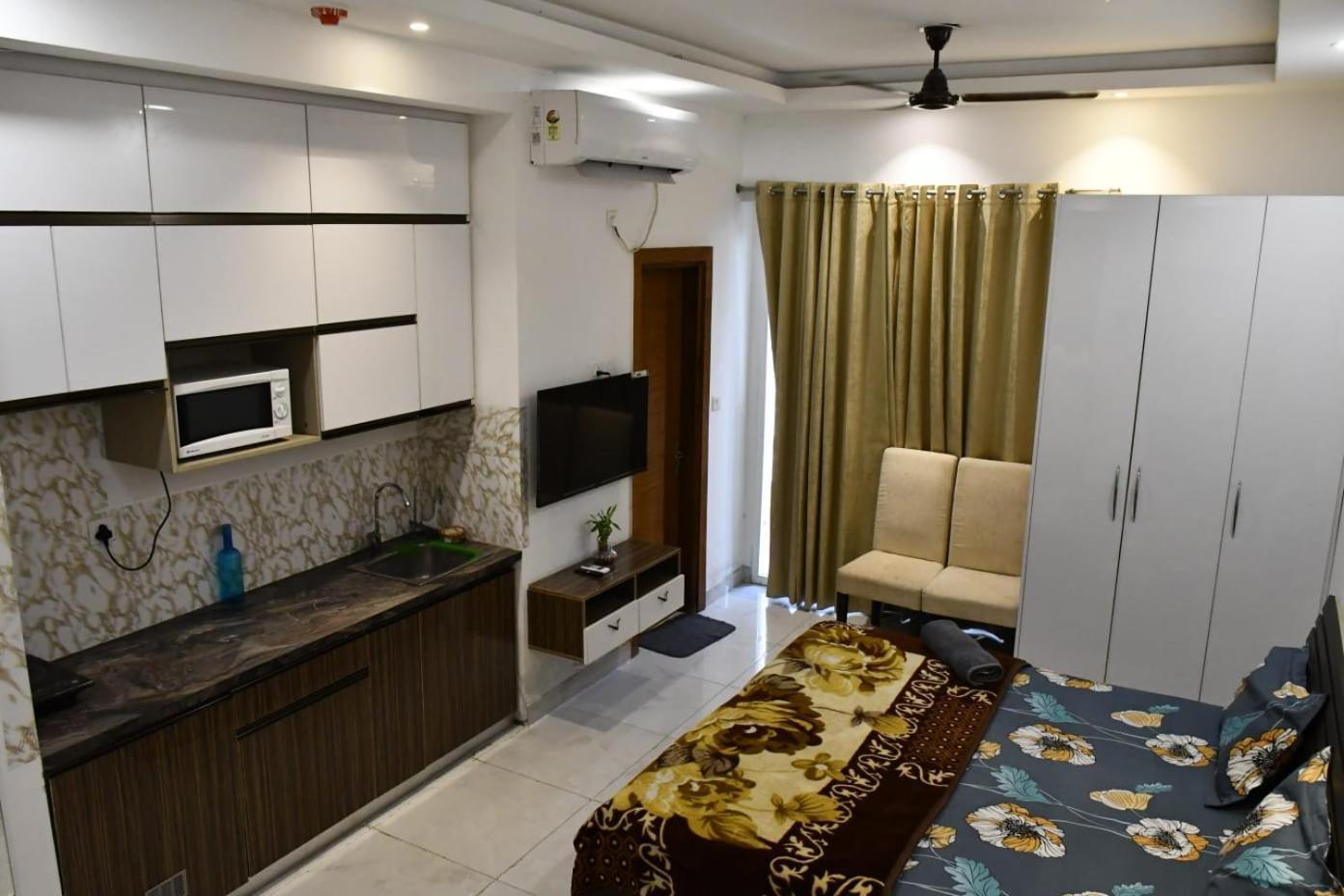 The Forest Stays-Luxury Studio Apartment In Noida Extérieur photo